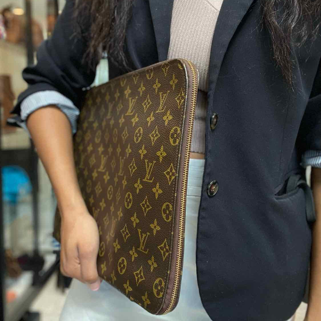 LOUIS VUITTON 1988 Poche Document Portfolio Brown Monogram Made in France Clutch