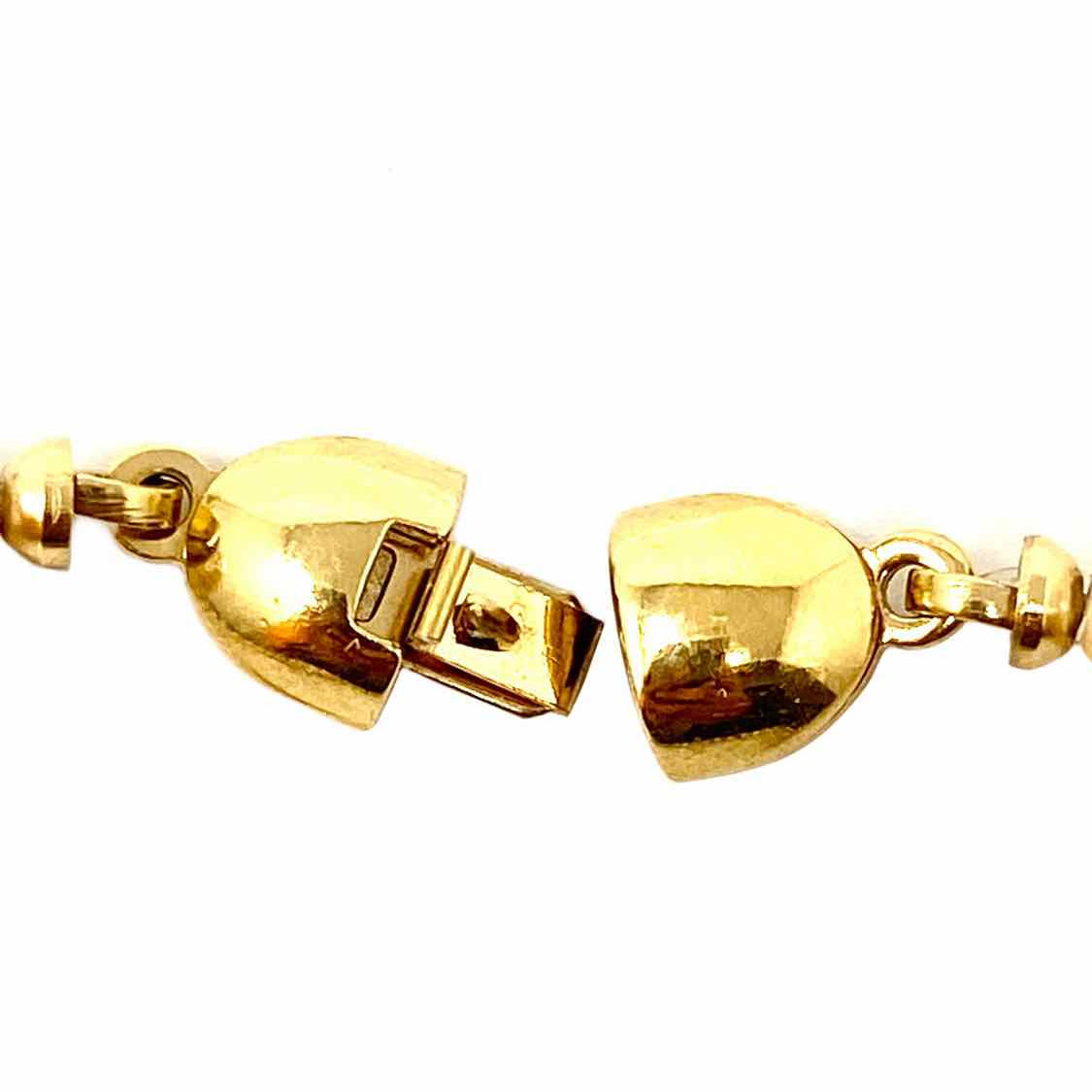 Monet 16 in Faux Pearl Necklace