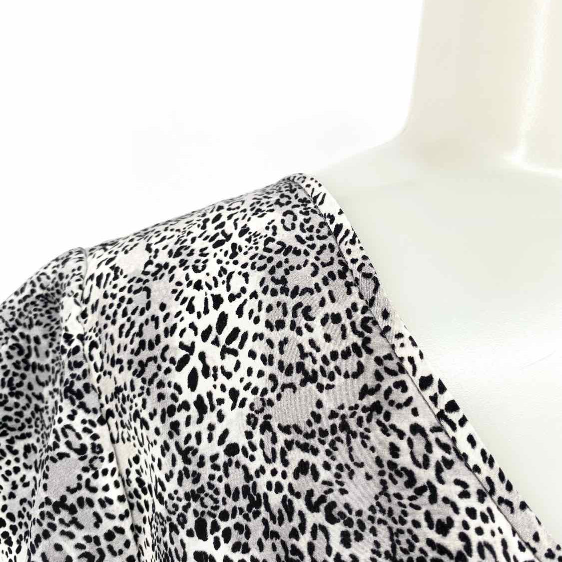 Joie Women's Black/Gray Size XS V-Neck Silk Leopard Print Short Sleeve Top