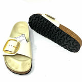 Birkenstock Women's Off-White Size 6 Flat Leather Buckle Slide