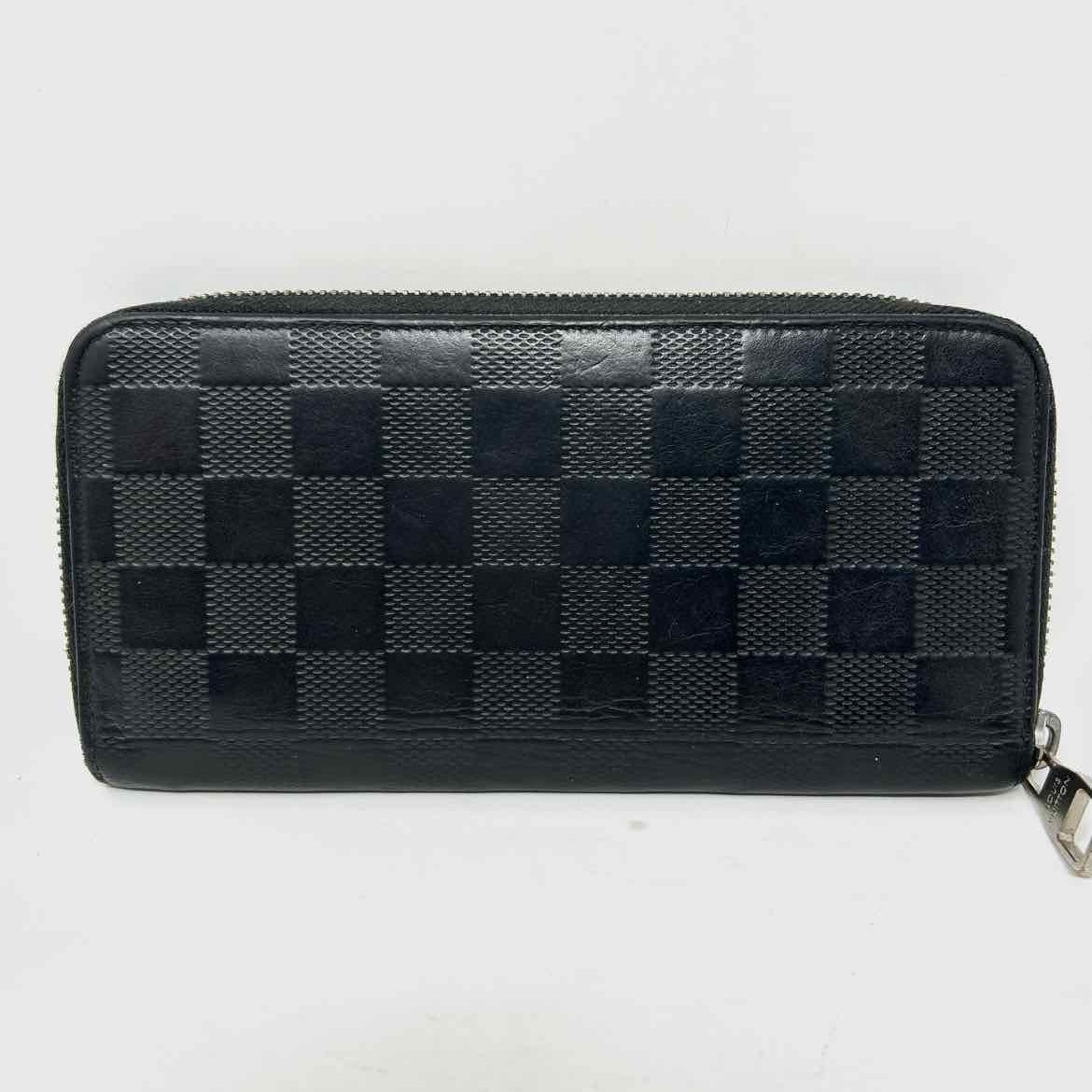 LOUIS VUITTON 2011 Zippy Black Silver DAMIER INFINI Leather Wallet