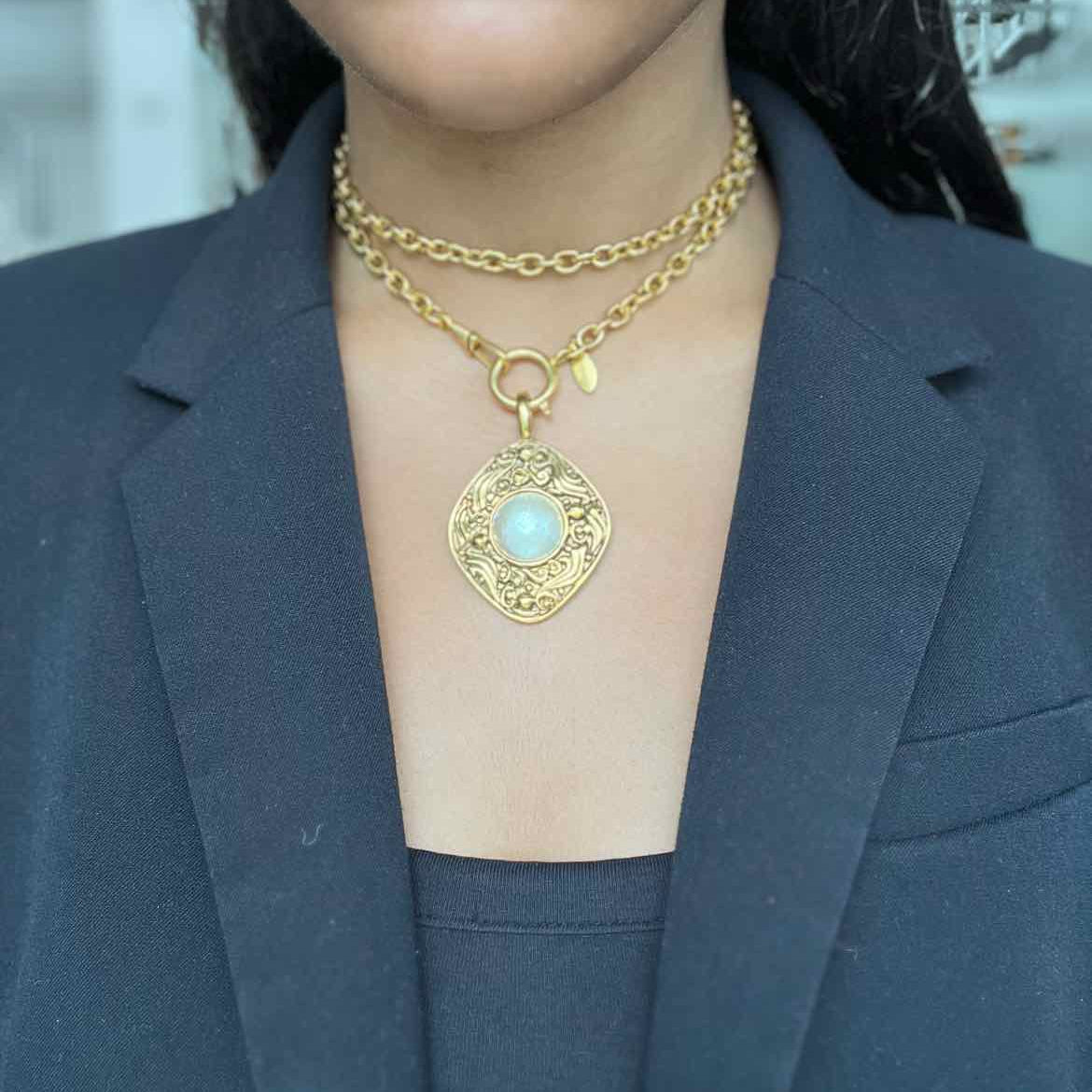 Chanel 1970-80's Vintage Faux Pearl Diamond Shape 24K Plated Gold 29" Necklace