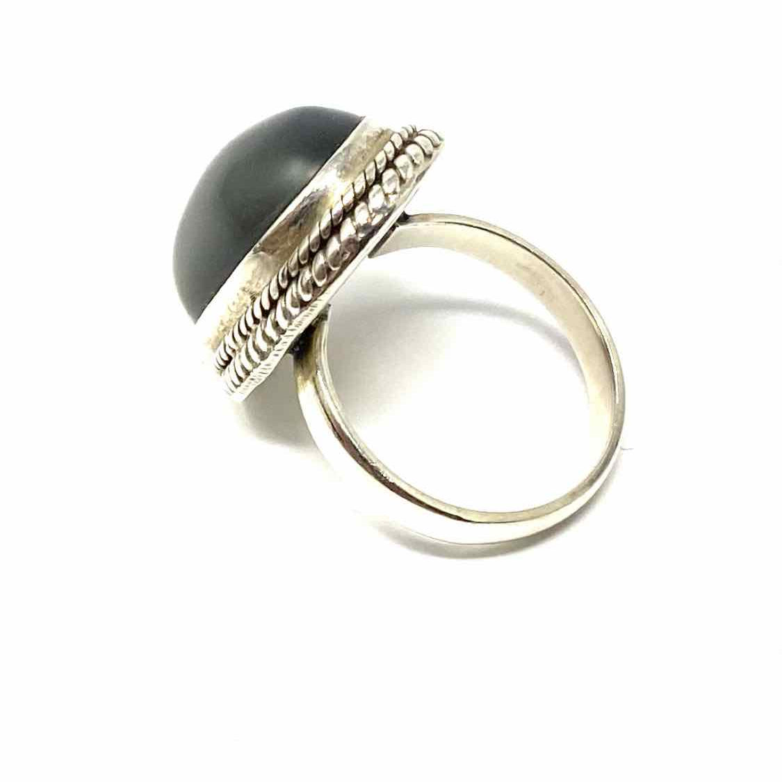 Estate size 7 925 Sterling Silver Oval Cabochon Moon Stone Ring