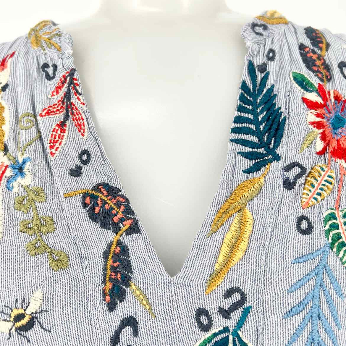 johnny was Women's Blue Size S tunic Embroidered Short Sleeve Top