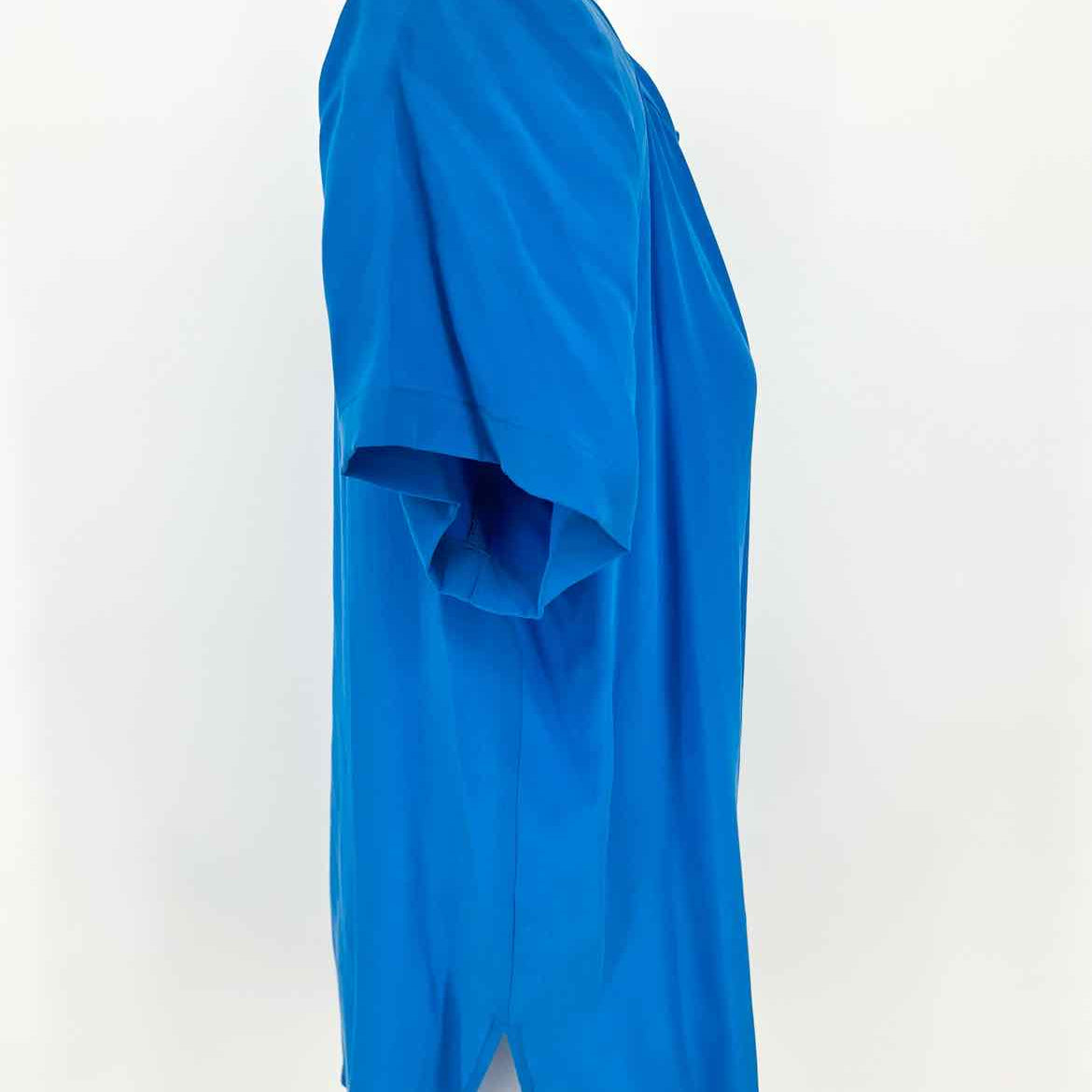 Lloyd Williams Women's Blue Size 6 Button Down Silk Short Sleeve Top