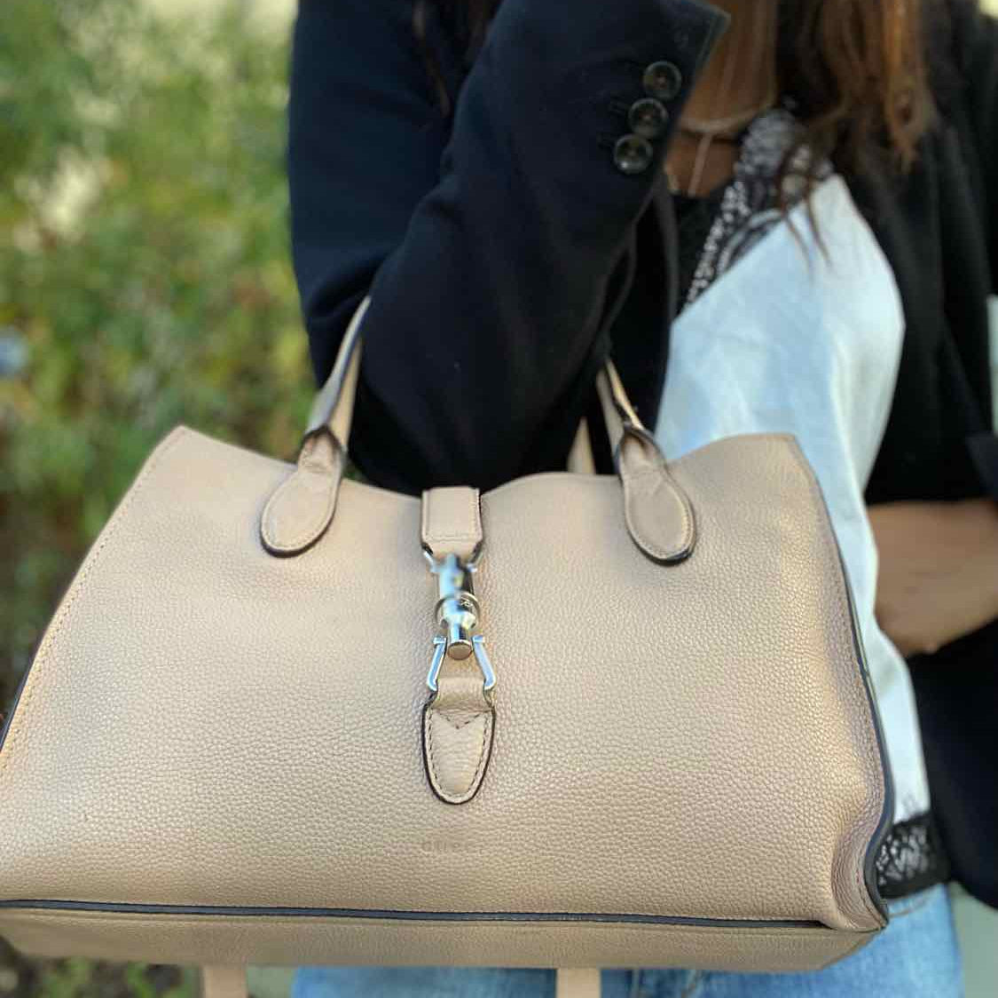 Gucci Jackie Soft Piston Lock Beige Pebbled Grained Leather Made in Italy Tote