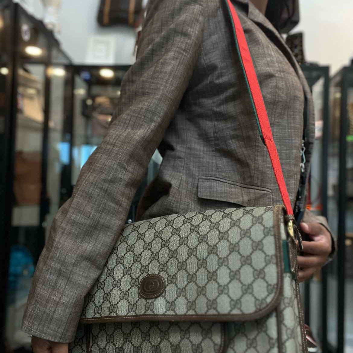 Gucci Coated Canvas Gray GG SUPREME Messenger Bag
