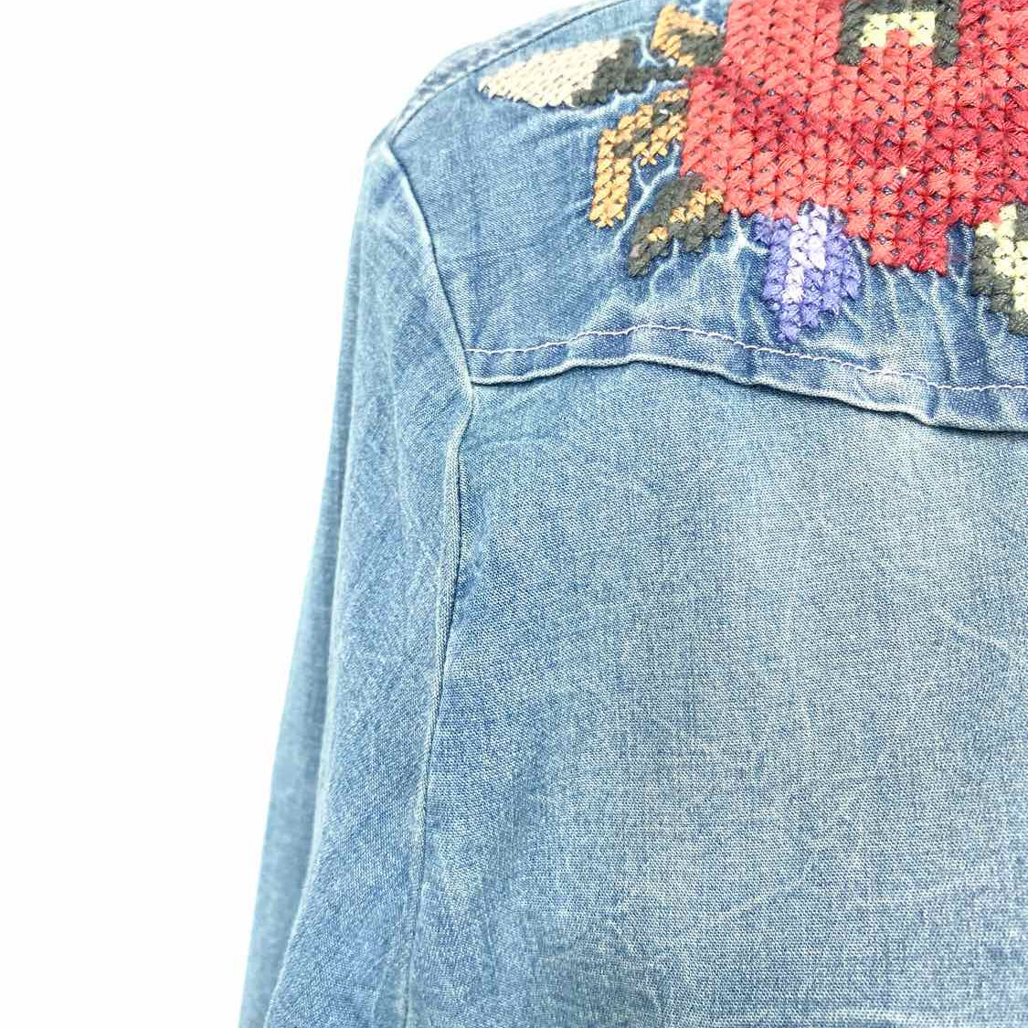 johnny was Women's Blue Size M Button Down Cross Stitch Long Floral Sleeve