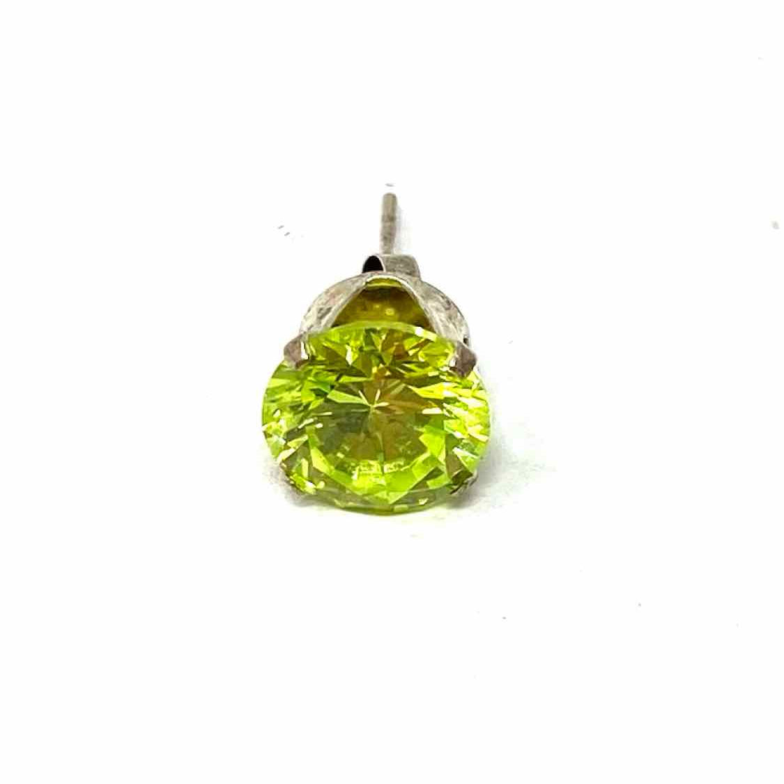 .925 Silver Tone / Green Stud Crystal Earrings