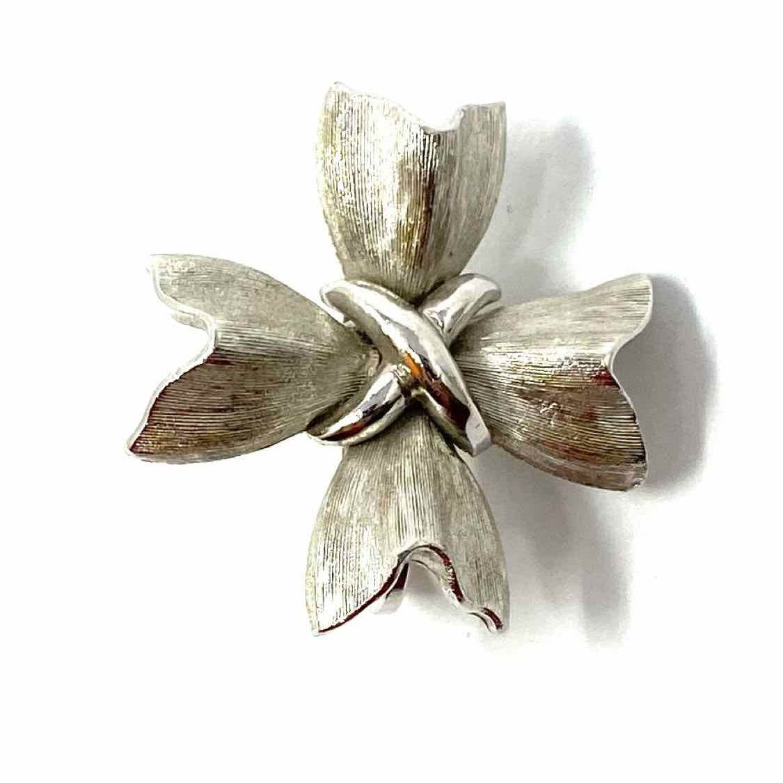 Trifari Silver tone Clip On 1" Earrings