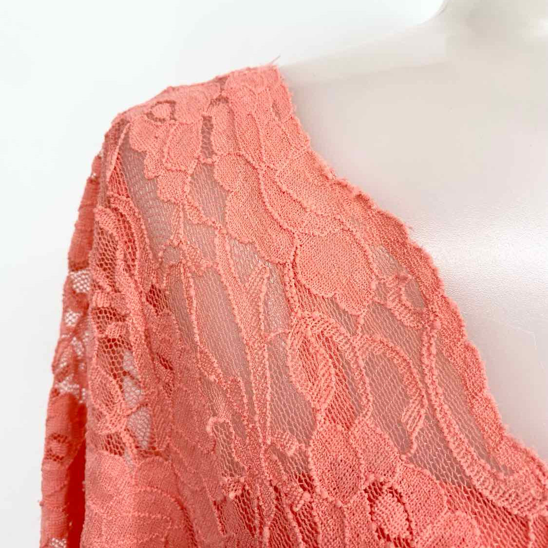Bebe Women's Pink Size XS Midi Lace V-neck Date Night Dress