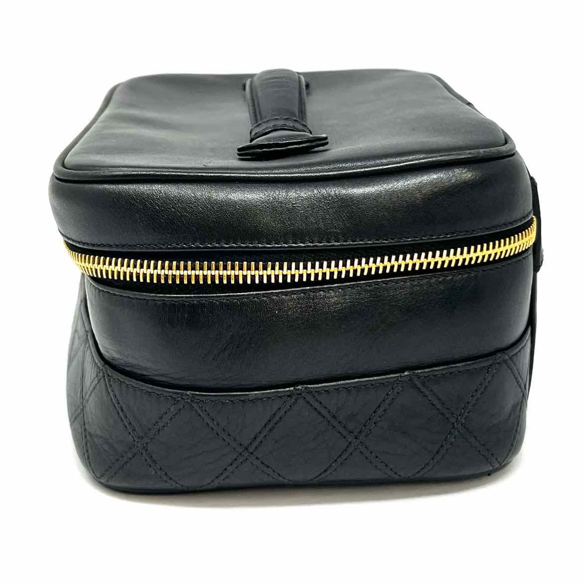 Chanel 1991-94 Vanity Cosmetic Black Quilted Lamb Leather Made in Italy Clutch