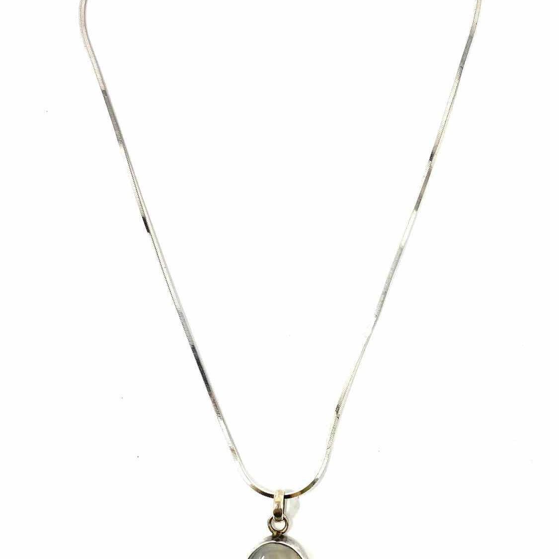 Estate 925 Sterling Silver Silver Pendant 18" Oval Chalcedony Necklace