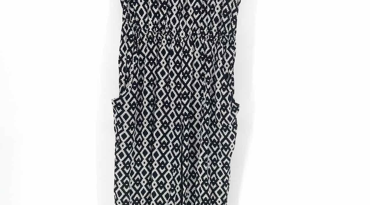 Max Studio Women's black/white Sleeveless Print Size M Jump Suit - Article Consignment