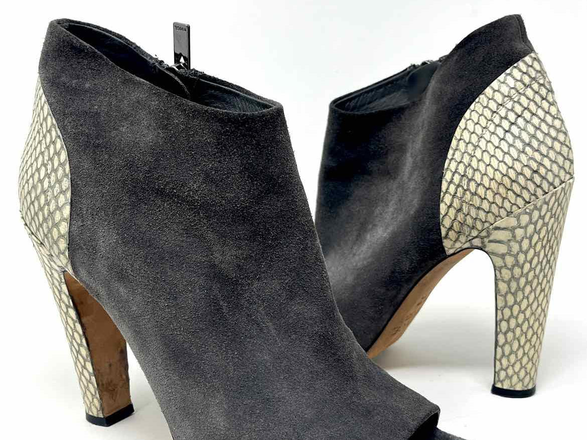 Vince Women's Gray/Cream Open Toe Suede Snake Print Size 10 Bootie - Article Consignment
