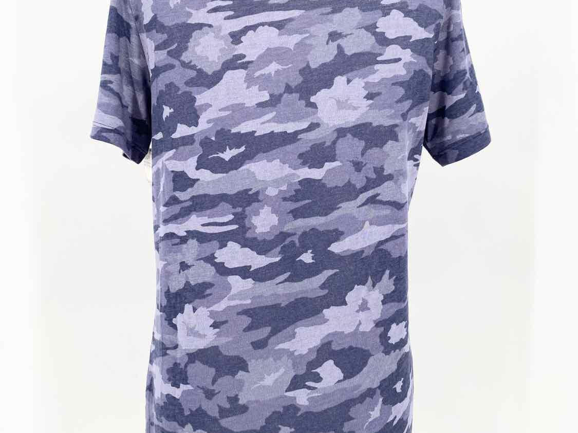ATHLETA Women's Blue/Purple V-Neck T-shirt Camouflage Size XS Short Sleeve Top - Article Consignment