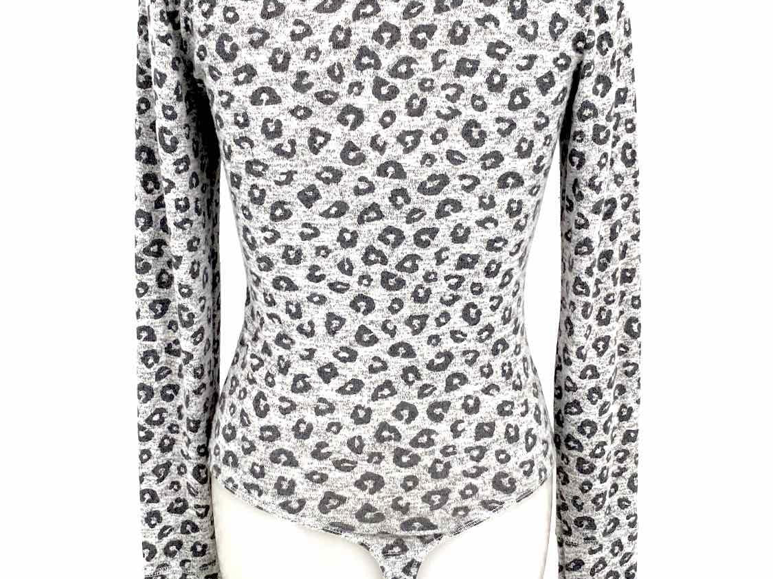 Abercrombie & Fitch Women's Gray Long Sleeve Animal Print Size S Bodysuit - Article Consignment