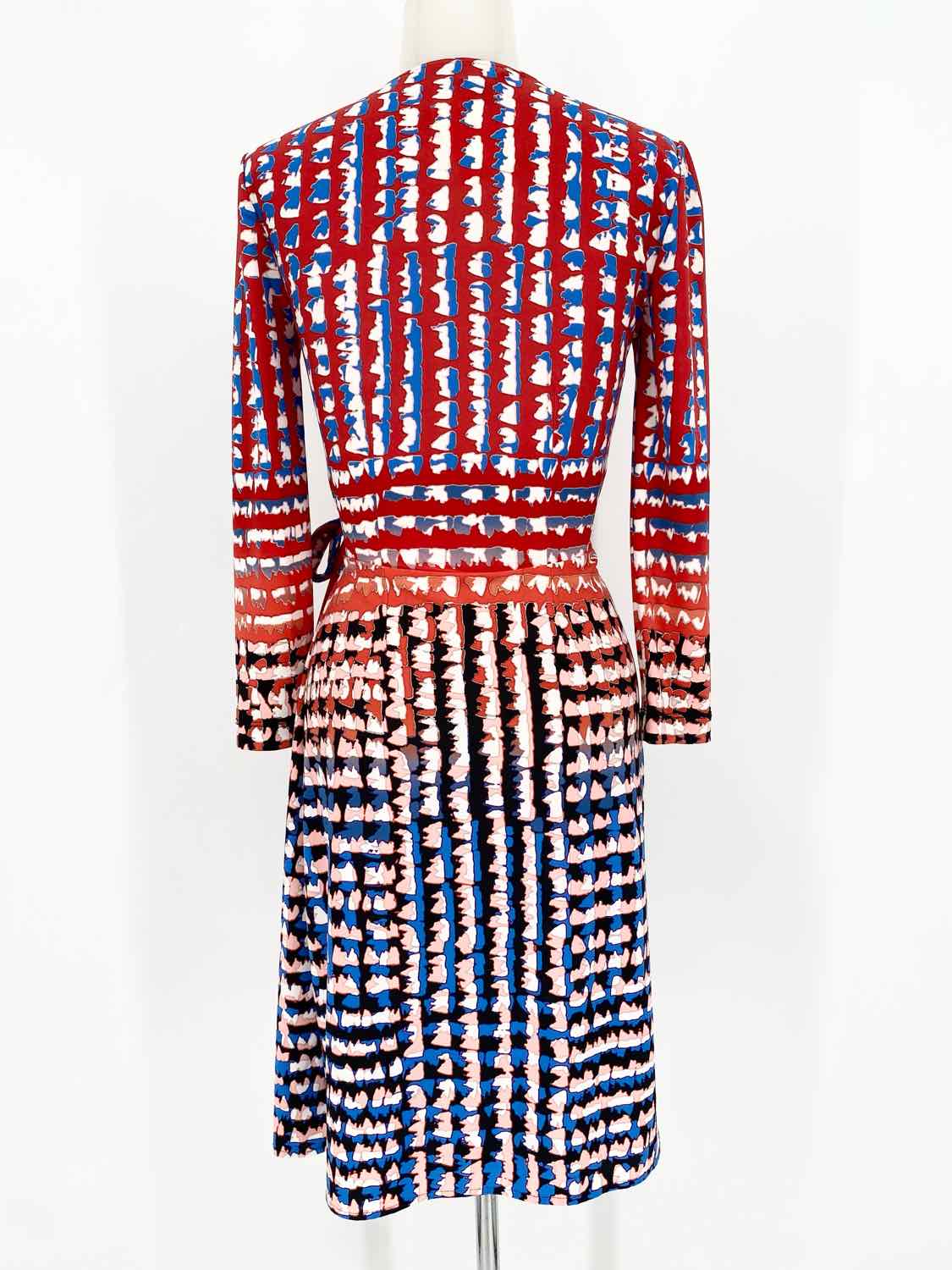 BCBG Max Azria Red Blue Wrap Abstract Size XXS Dress Article