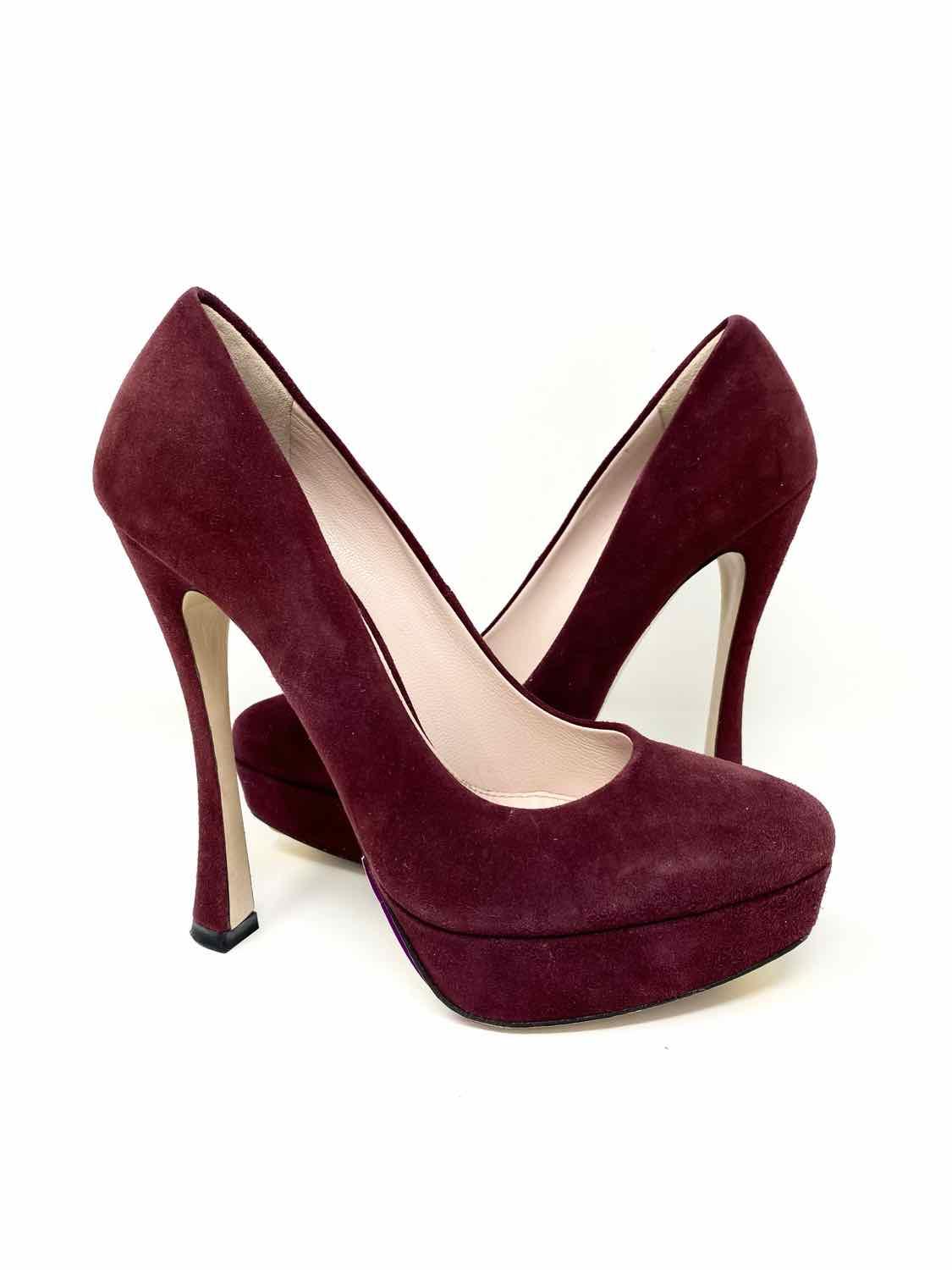 miu miu Women's Burg./Rasp. Suede Girls Night Out Size 37/7 Heels