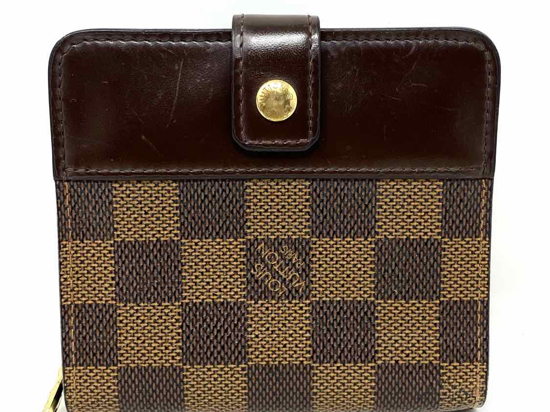 Sold at Auction: Louis Brown, LOUIS VUITTON SQUARE COMPACT ZIPPY WALLET IN  BROWN DAMIER EBENE