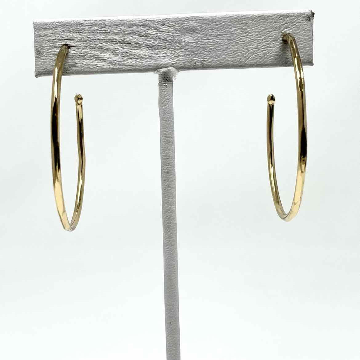 Metal Gold Tone Hoop Earrings - Article Consignment