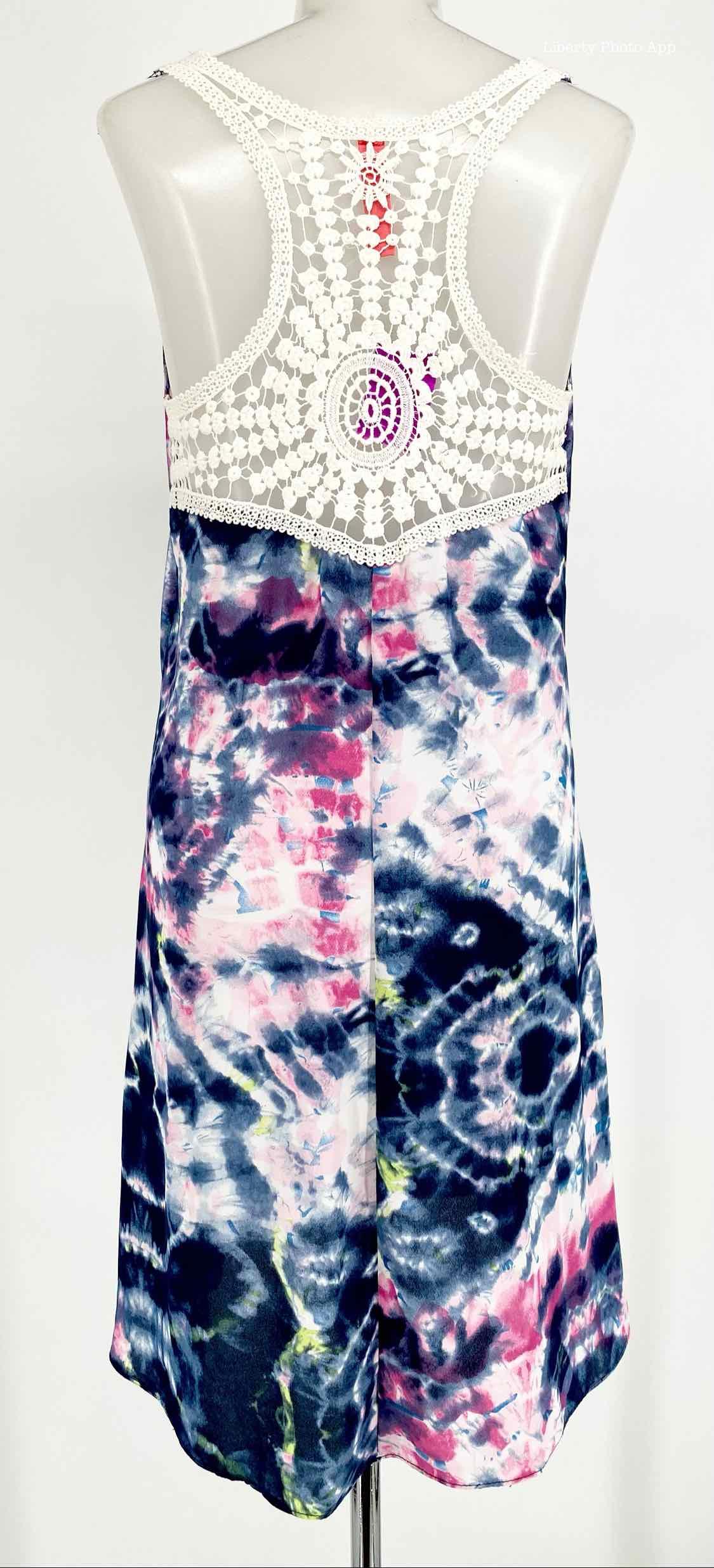 eight sixty Size M Blue/Pink V-Neck Polyester Tye Dye Dress - Article Consignment