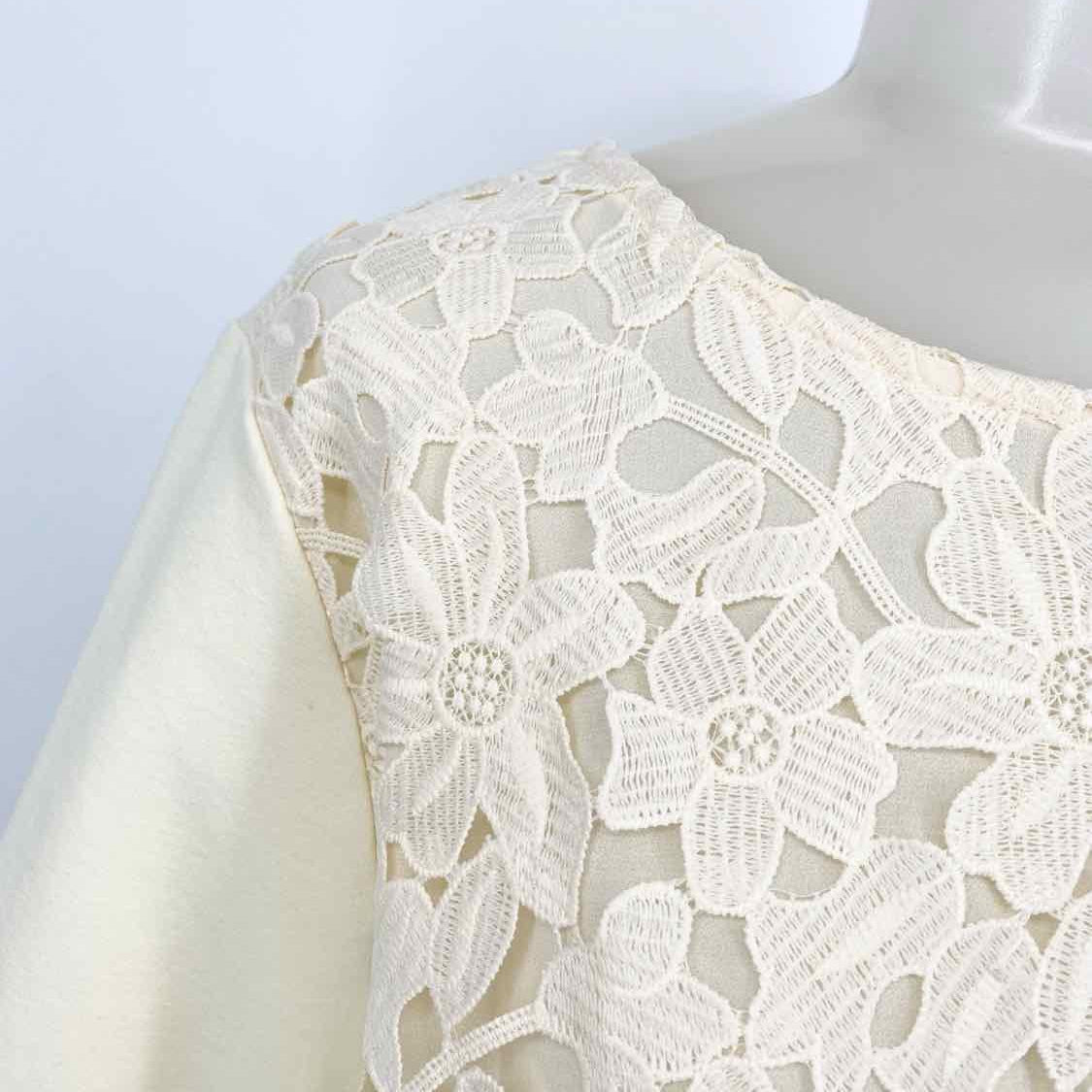 Sunday in Brooklyn Women's Cream/Purple Lace Floral Size XL Short Sleeve Top - Article Consignment