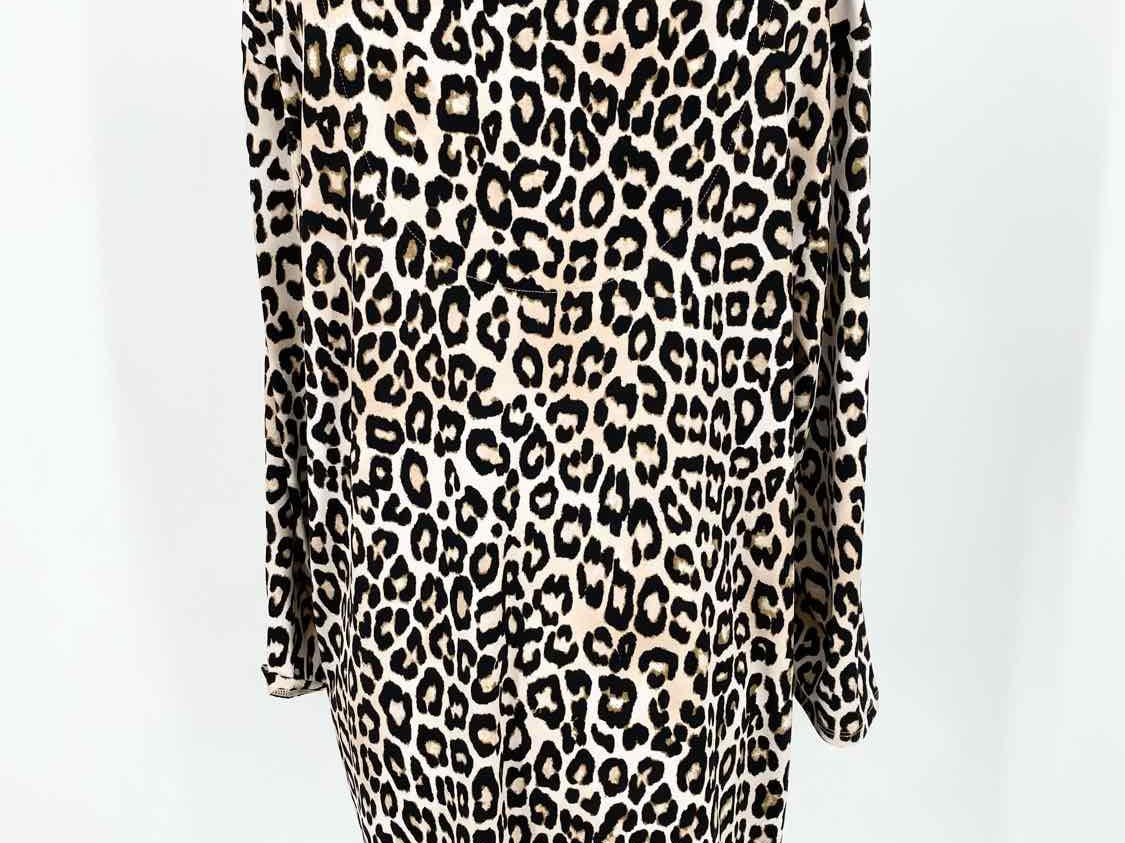 Chico's Women's Tan/black V-Neck Animal Print Size 2/M Long Sleeve - Article Consignment