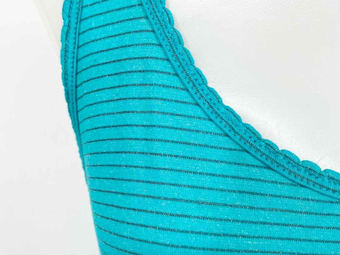 Lululemon Women's Turquoise Tank Pinstripe Size 4 Sleeveless - Article Consignment