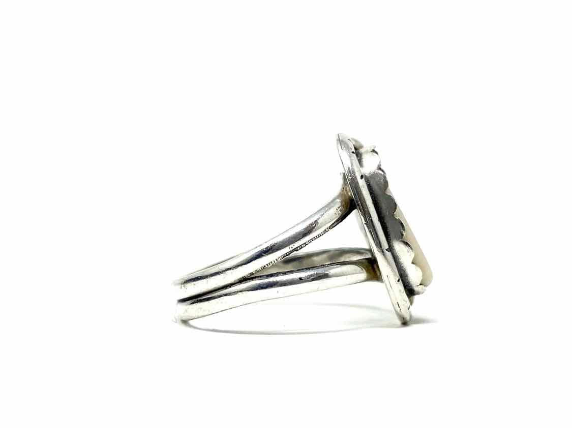 .925 Silver Feather MotherOfPearl Ring - Article Consignment