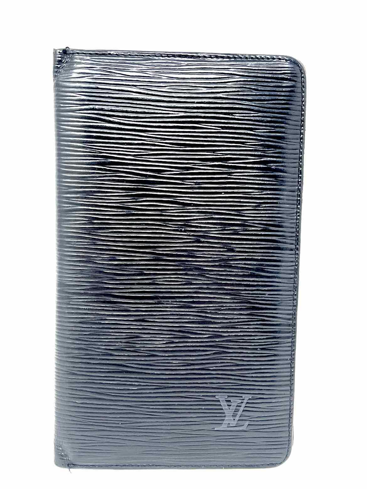 LOUIS VUITTON Black Rectangle 7.5 in Ribbed Wallet - Article