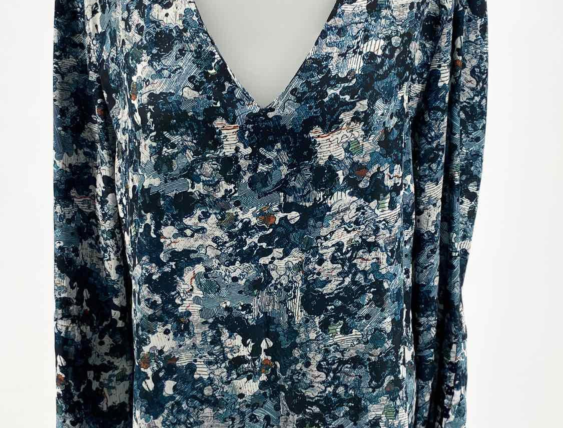 Waverly Grey Size M Teal Print Blouse - Article Consignment
